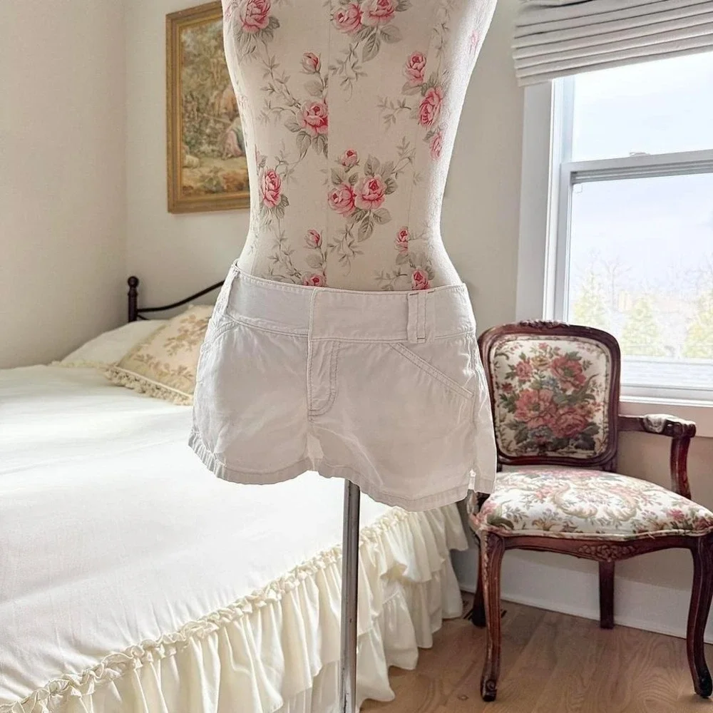 Y2k white low rise shorts  express white shorts size‎ 4